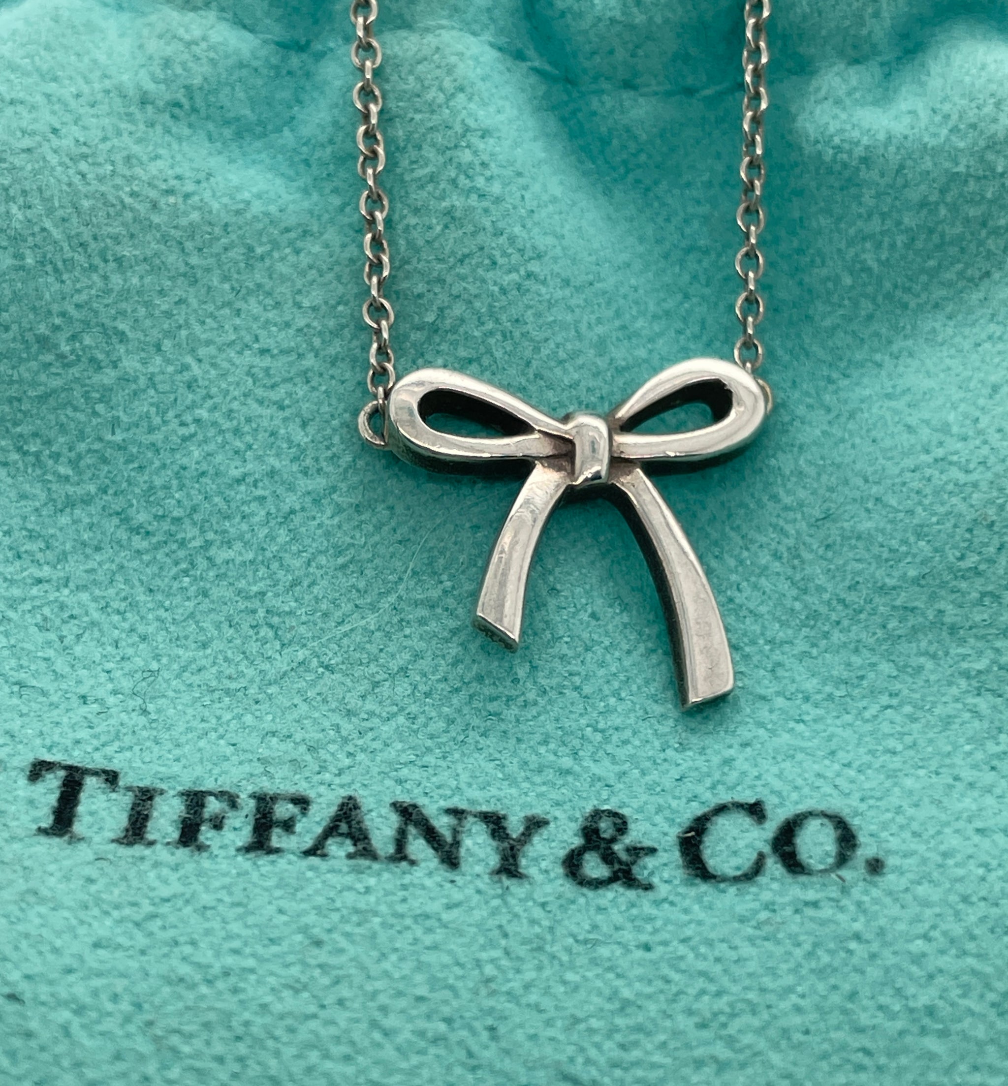 Estate Tiffany & Co. Nacklace Bow Ribbon Silver Pendant – Norden 